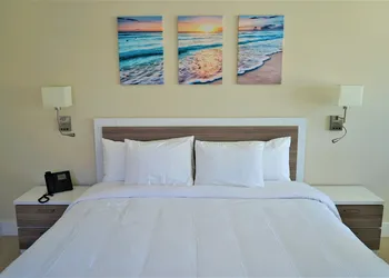 The Diane Oceanfront Suites hotel thumbnail 4