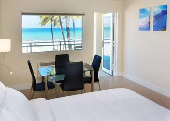 The Diane Oceanfront Suites hotel thumbnail 6