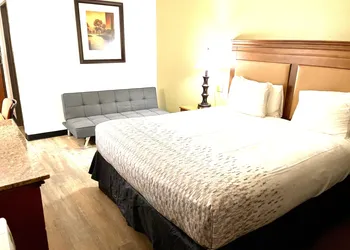 Baymont by Wyndham Hutchinson hotel thumbnail 5