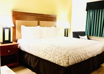 Baymont by Wyndham Hutchinson hotel thumbnail 6