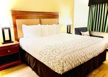 Baymont by Wyndham Hutchinson hotel thumbnail 8