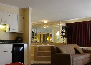 Lake View Inn & Suites hotel thumbnail 3
