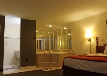 Lake View Inn & Suites hotel thumbnail 4