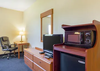 Econo Lodge Inn & Suites Pritchard Road North Little Rock hotel thumbnail 2