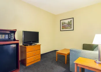 Econo Lodge Inn & Suites Pritchard Road North Little Rock hotel thumbnail 5