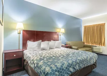 Econo Lodge Inn & Suites Pritchard Road North Little Rock hotel thumbnail 7