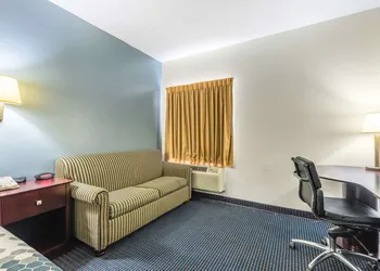 Econo Lodge Inn & Suites Pritchard Road North Little Rock hotel thumbnail 8