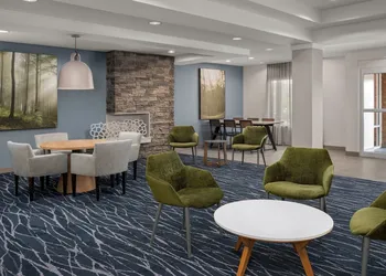 Fairfield Inn & Suites by Marriott Roanoke Hollins/I-81 hotel thumbnail 3