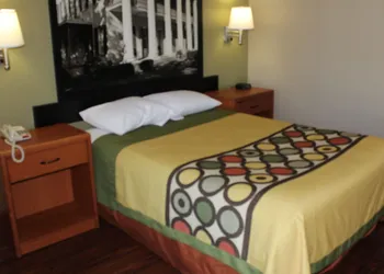 Super 8 by Wyndham Mobile/Tillmans Corner hotel thumbnail 8