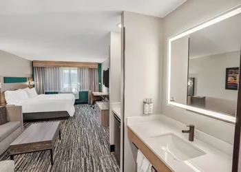 Holiday Inn Express & Suites Hayward by IHG hotel thumbnail 5