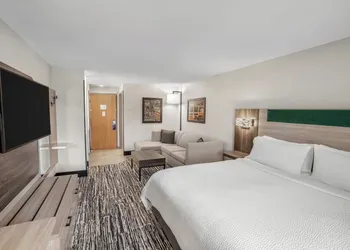 Holiday Inn Express & Suites Hayward by IHG hotel thumbnail 8