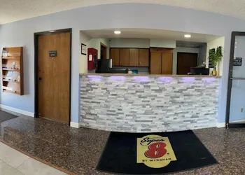 Super 8 by Wyndham Imlay City hotel thumbnail 2
