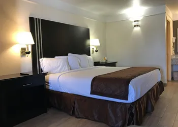 Texas Inn & Suites hotel thumbnail 6