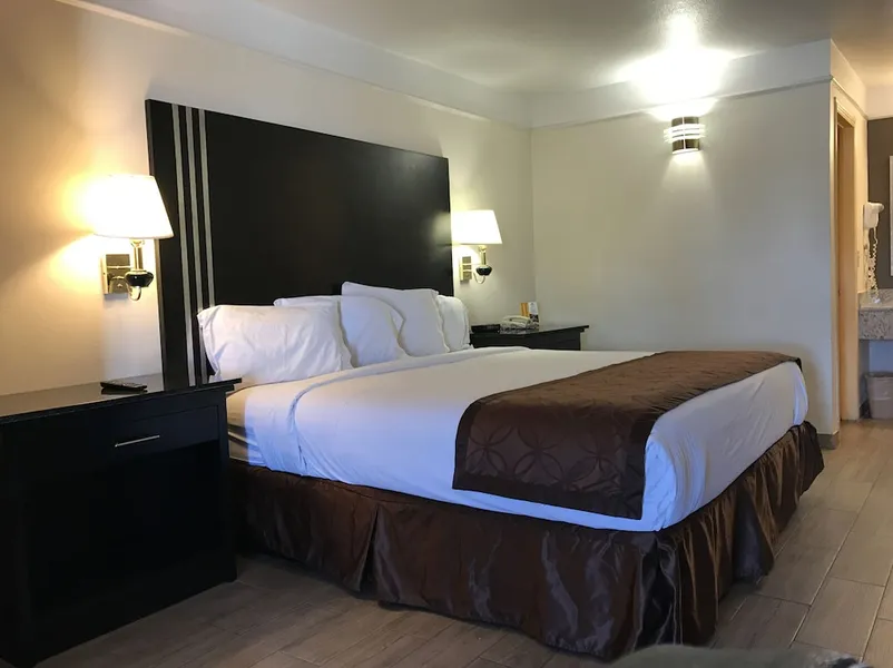 Texas Inn & Suites hotel detail image 6