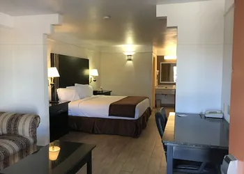Texas Inn & Suites hotel thumbnail 8