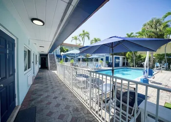 Great Escape Apartments by Lowkl hotel thumbnail 2