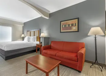 Best Western Plus Waxahachie Inn & Suites hotel thumbnail 8