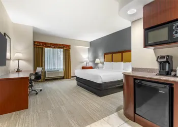Best Western Plus Waxahachie Inn & Suites hotel thumbnail 5