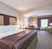 La Quinta Inn & Suites by Wyndham Lancaster hotel detail image 4