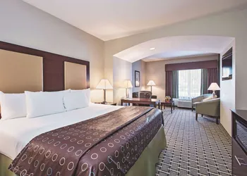 La Quinta Inn & Suites by Wyndham Lancaster hotel thumbnail 4