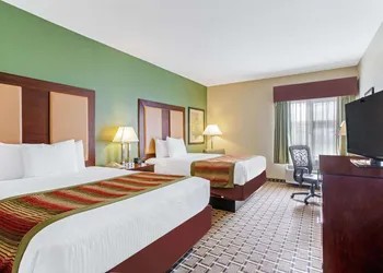 La Quinta Inn & Suites by Wyndham Lancaster hotel thumbnail 5