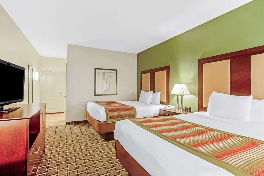 La Quinta Inn & Suites by Wyndham Lancaster hotel detail image 6