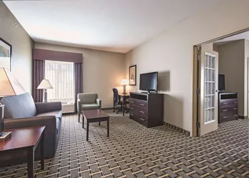 La Quinta Inn & Suites by Wyndham Lancaster hotel thumbnail 8