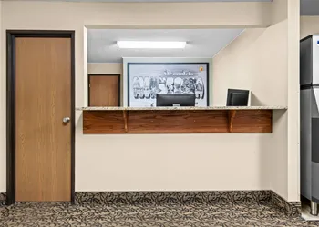 Super 8 by Wyndham Alexandria MN hotel thumbnail 2