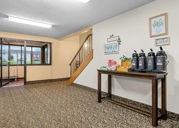 Super 8 by Wyndham Alexandria MN hotel thumbnail 3