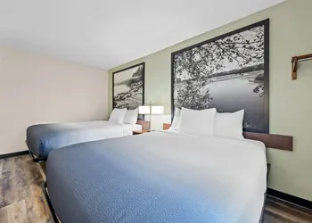 Super 8 by Wyndham Alexandria MN hotel thumbnail 4