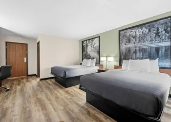 Super 8 by Wyndham Alexandria MN hotel thumbnail 7