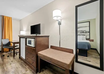 Super 8 by Wyndham Alexandria MN hotel thumbnail 8