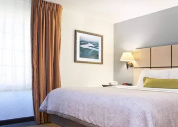 MainStay Suites Southfield-Detroit hotel thumbnail 3