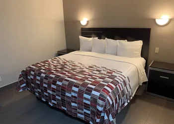 Red Roof Inn Copiague hotel thumbnail 4