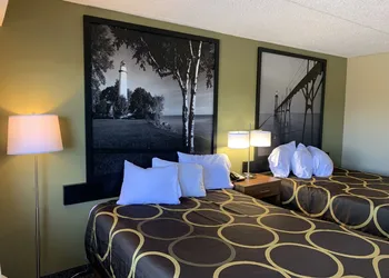 Super 8 by Wyndham Petoskey hotel thumbnail 8
