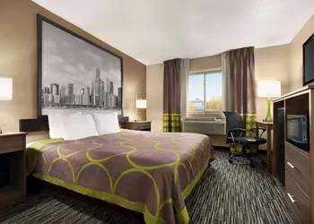 Super 8 by Wyndham Joliet I-55 N/Chicago hotel thumbnail 6