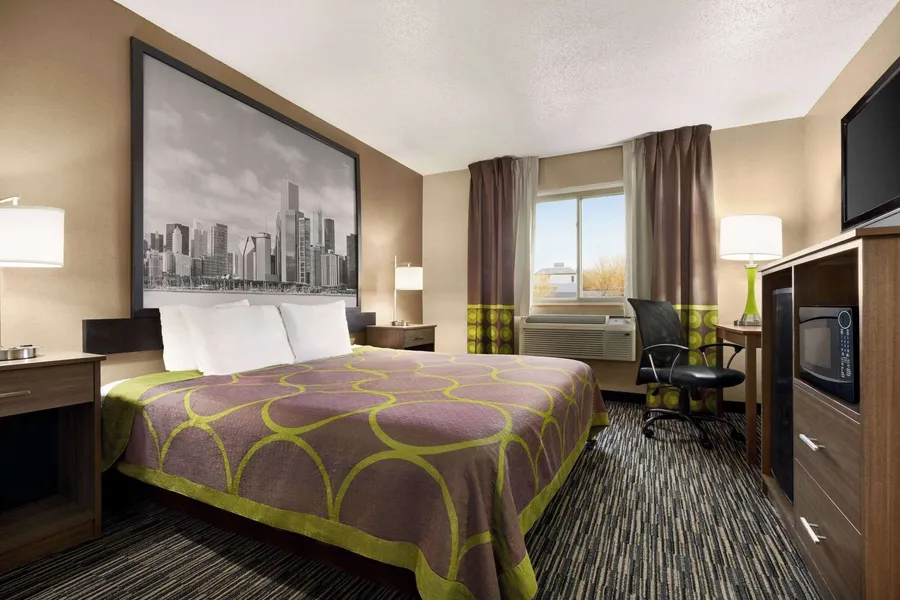 Super 8 by Wyndham Joliet I-55 N/Chicago hotel detail image 6