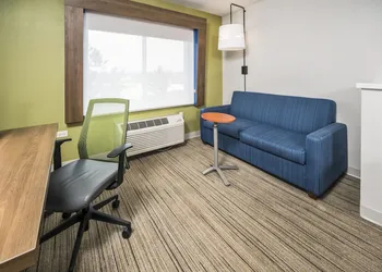 Holiday Inn Express Chicago NW - Vernon Hills by IHG hotel thumbnail 3