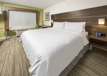 Holiday Inn Express Chicago NW - Vernon Hills by IHG hotel thumbnail 6