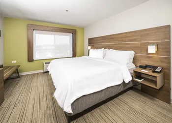 Holiday Inn Express Chicago NW - Vernon Hills by IHG hotel thumbnail 8