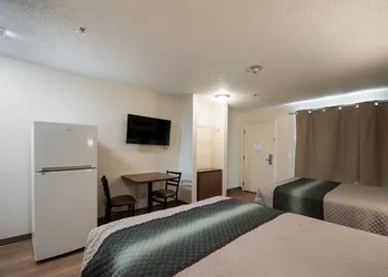 HomeTowne Studios By Red Roof Seattle - Kent/ Des Moines hotel thumbnail 5