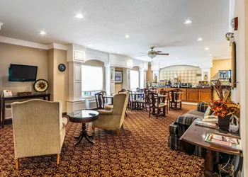 Quality Inn & Suites Evansville North hotel thumbnail 2