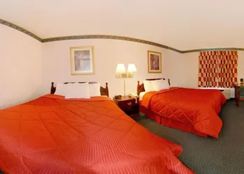 Quality Inn & Suites Evansville North hotel thumbnail 3