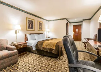 Quality Inn & Suites Evansville North hotel thumbnail 6