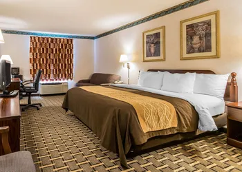 Quality Inn & Suites Evansville North hotel thumbnail 8