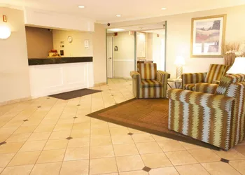 La Quinta Inn & Suites by Wyndham Chicago Gurnee hotel thumbnail 2