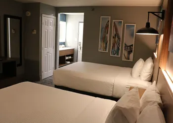 La Quinta Inn & Suites by Wyndham Chicago Gurnee hotel thumbnail 7