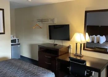 Golden Hill Inn Danbury hotel thumbnail 5