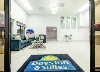 Days Inn & Suites by Wyndham Bossier City LA / Shreveport hotel thumbnail 2
