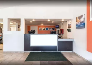 Travelodge by Wyndham Lansing hotel thumbnail 2